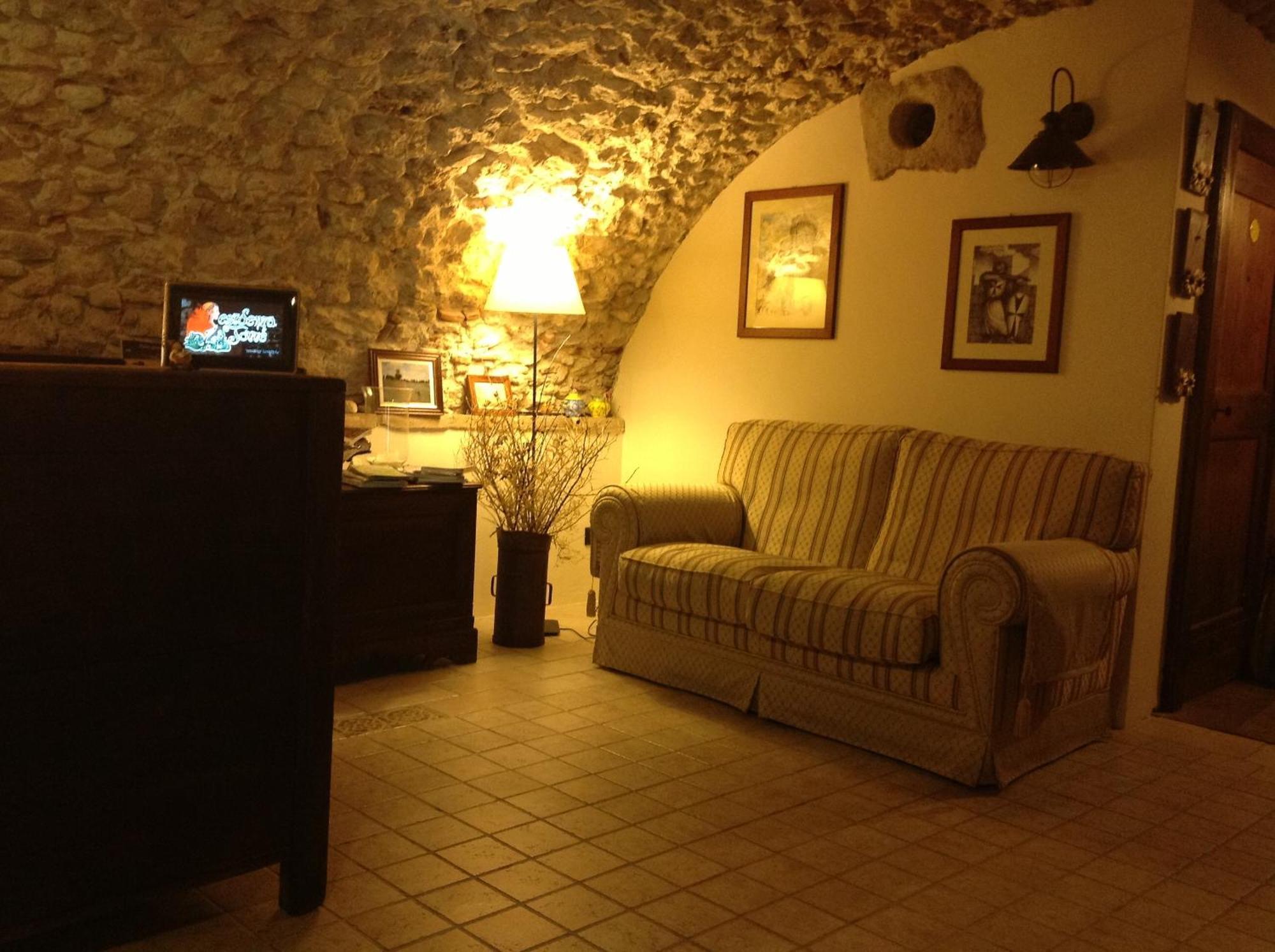 Residenza La Torre Aparthotel Santo Stefano Di Sessanio Bagian luar foto