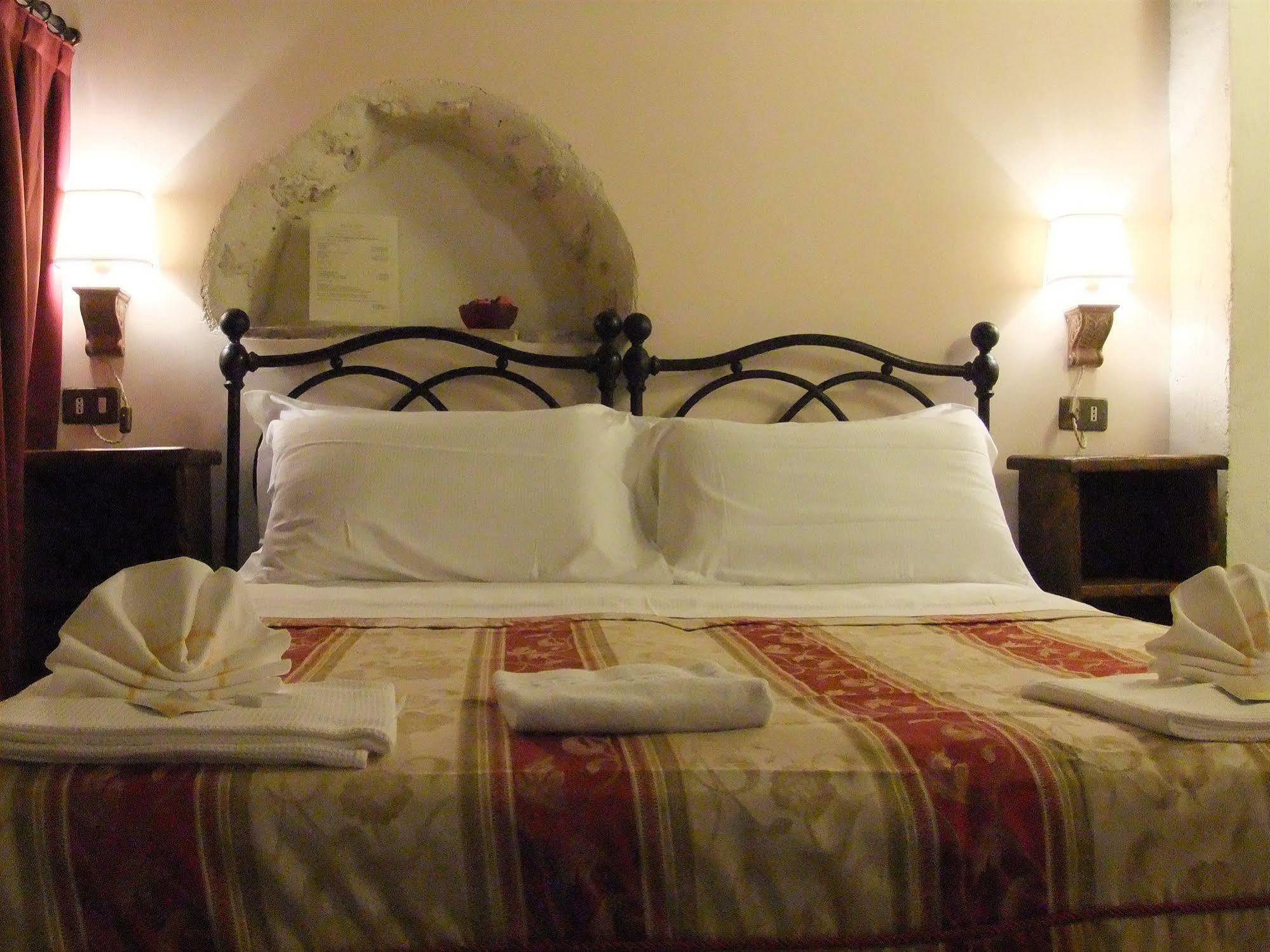 Residenza La Torre Aparthotel Santo Stefano Di Sessanio Bagian luar foto