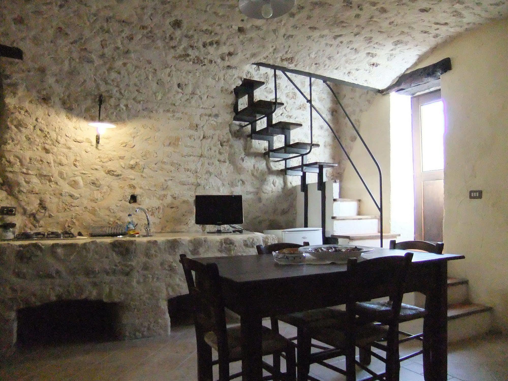 Residenza La Torre Aparthotel Santo Stefano Di Sessanio Bagian luar foto