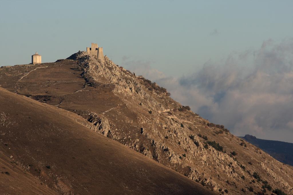 Residenza La Torre Aparthotel Santo Stefano Di Sessanio Bagian luar foto